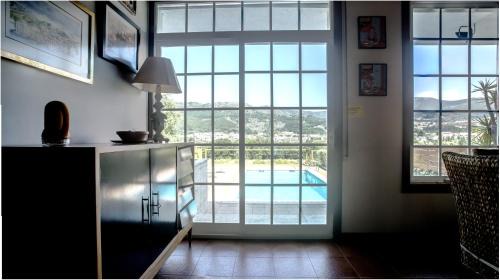 Tomino Casa | Casa con piscina a orilla del Rio Miño