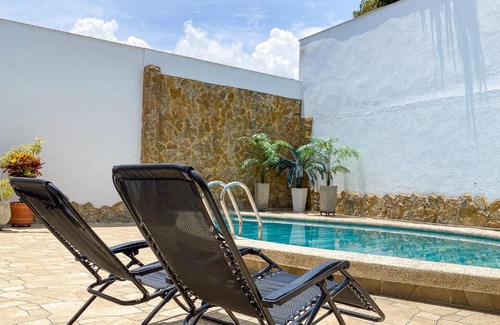 Cali Casa | Casa con piscina privada en Cali, cerca a Cosmocentro