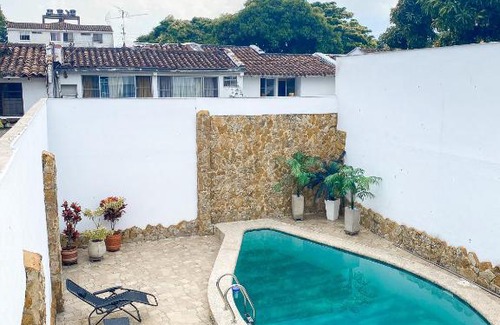 Cali Casa | Casa con piscina privada en Cali, cerca a Cosmocentro