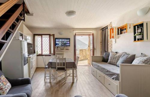 Castel di Tora Casa | CASA CON TERRAZZI - 6posti 2stanze 2bagni - LAKEHOLIDAY IT