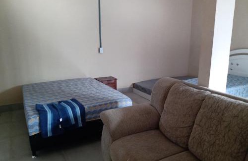 Palmeiras Casa | Casa conceito aberto aconchegante, perto de tudo e com garagem 64m2