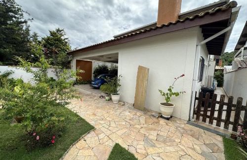 Pereque Casa | Casa condomínio 8 pessoas, piscina, churrasqueira