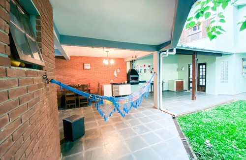Carapicuiba Casa | Casa confortável com churrasqueira na Granja Viana