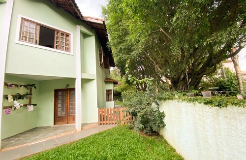 Carapicuiba Casa | Casa confortável com churrasqueira na Granja Viana