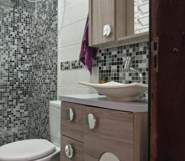 Pinheirinho Casa | Casa confortavel com 2 quartos Wi-Fi e estacionamento numero 1