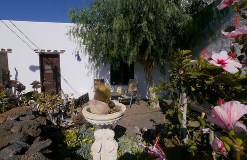 Guatiza Casa | CASA CONSULTORIO, casa de campo en naturaleza única.
