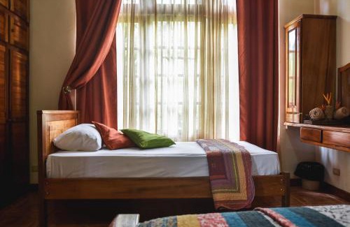 Santa Barbara Cama Y Desayuno | Casa Cora Bed and Breakfast
