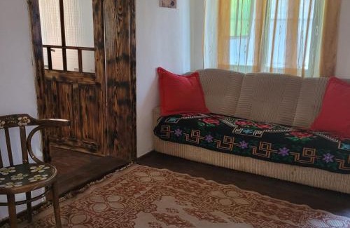 Jibert Casa | Casa cu struț Malancrav