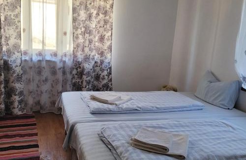 Jibert Casa | Casa cu struț Malancrav