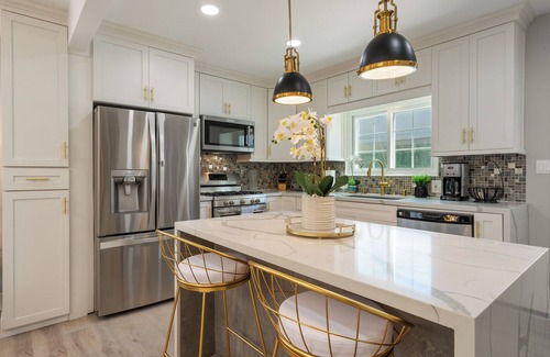 Del Aire Casa | Casa CW Tranquility House near LAX, fits 10 people