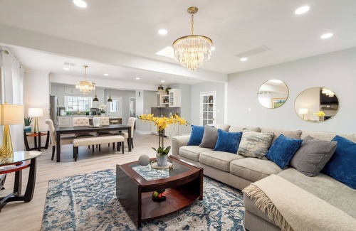 Del Aire Casa | Casa CW Tranquility House near LAX, fits 10 people
