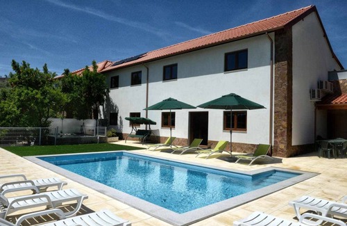 Codecoso Casa | Casa de Vacaciones para 14 personas con Barbecue y Piscina Privada