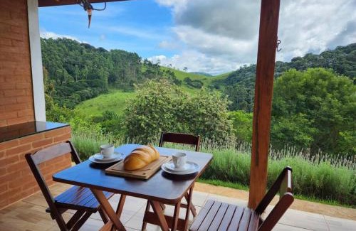 Sapucai-Mirim Chalet De Esquí | Casa Da Floresta Cercada com Piscina