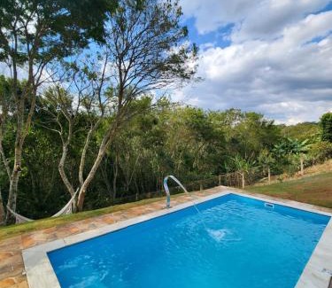 Sapucai-Mirim Chalet De Esquí | Casa Da Floresta Cercada com Piscina