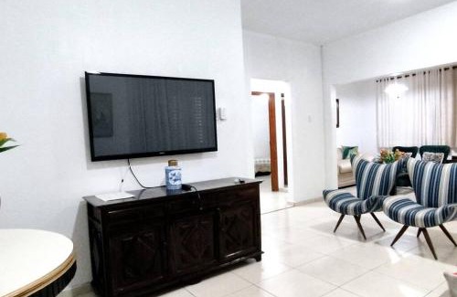 Goiania Casa | Casa da vovó, 3 quartos, jardim e 2 vagas de garagem