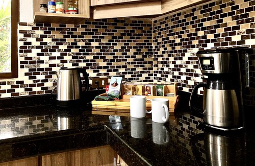 Alajuela Casa | Casa Dali - Secluded yet close to SJO Airport & INCAE - King bed, fast wifi