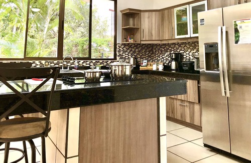 Alajuela Casa | Casa Dali - Secluded yet close to SJO Airport & INCAE - King bed, fast wifi