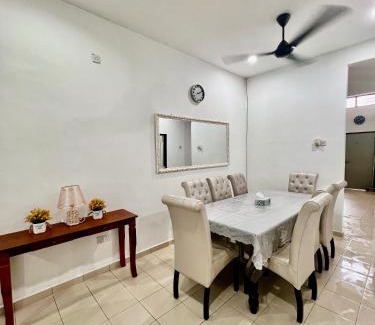 Kuantan Casa | Casa Damai Kuantan - near Taman Tas, SEMSAS, UMP,Airport, Uia, Matrik Gambang, Menara 188, 4bilik-3AC 1kipas, Ruang Tamu kipas