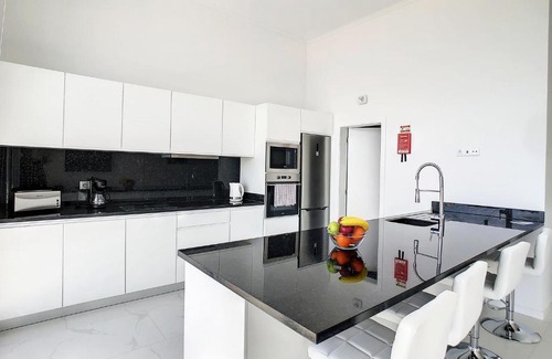 Estrela da Calheta Villa | Casa das Flores by LovelyStay