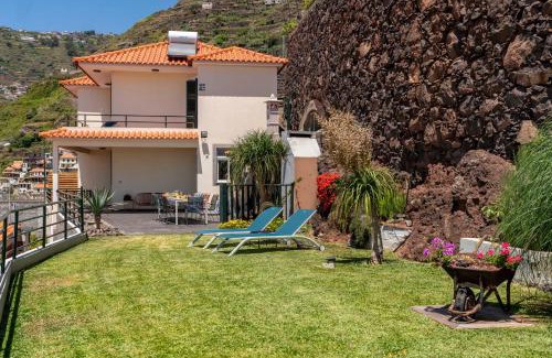Camara de Lobos Casa | Casa das Maravilhas by An Island Apart