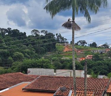 Lindoia Casa | Casa de 2 quartos no Circuito das Aguas - Churrasqueira, fogão e forno a lenha