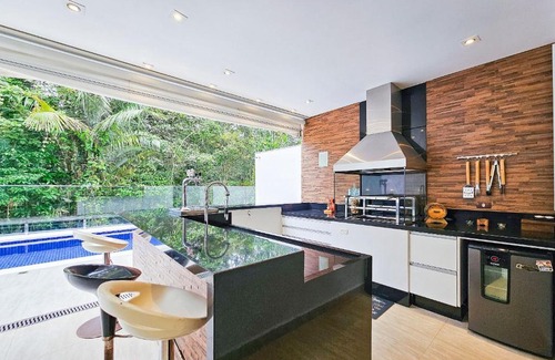 Riviera de Sao Lourenco Casa | Casa de 400m² e piscina próximo à praia