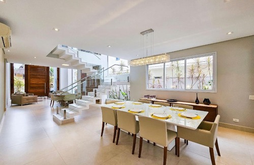 Riviera de Sao Lourenco Casa | Casa de 400m² e piscina próximo à praia