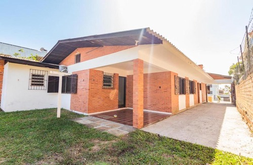 Torres Casa | Casa de 5 dormitórios com Piscina