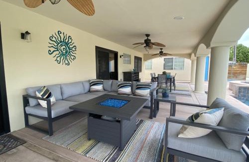 Racquet Club South Casa | Casa de Arcos with Private Hot Tub