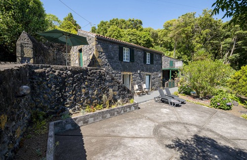 Sao Joao Casa | Casa de Basalto - Casa de piedra rústica