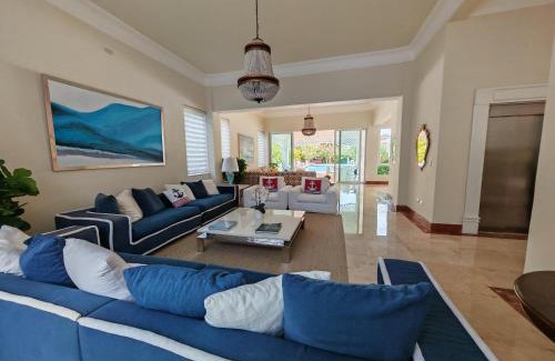 Casa de Campo Villa | Casa de Campo Luxury Villa with private Pool & Jacuzzi, Near Beach, Marina, Golf, Restaurants & Altos de Chavon