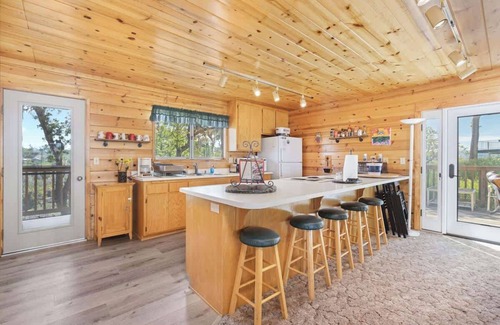 Oak Shores Cabina | Casa de Corona Lake House with Fireplace & Grill