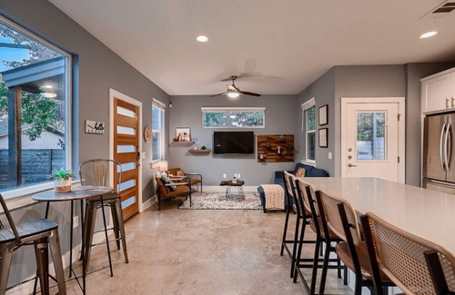 St. John - Coronado Hills Casa | Casa de Ellie J | Newer Home, Private, great for short or longer stays, & Close to Downtown!