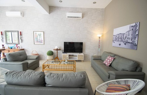 Colonia Ferrocarrilera Casa | Casa de Flamingos * Neighborhood living close to the Malecon