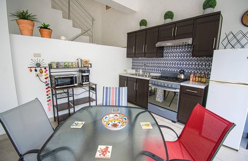 Colonia Ferrocarrilera Casa | Casa de Flamingos * Neighborhood living close to the Malecon
