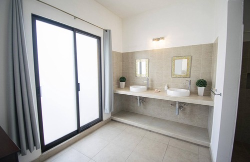Colonia Ferrocarrilera Casa | Casa de Flamingos * Neighborhood living close to the Malecon