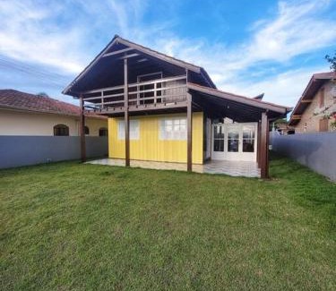 Ibiraquera Casa | Casa de frente para Lagoa de Ibiraquera com piscina e banheira
