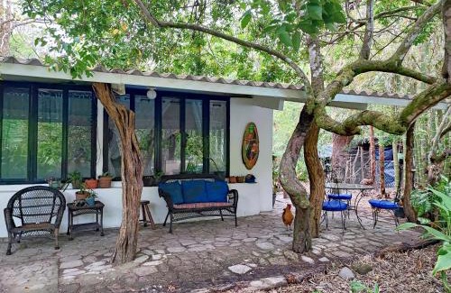 El Valle de Anton Casa | Casa de Huéspedes Privada, piscina con agua termal