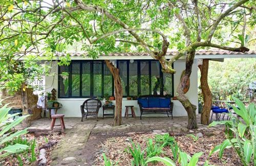 El Valle de Anton Casa | Casa de Huéspedes Privada, piscina con agua termal