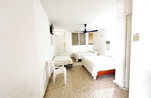 Las Playas Hotel | Casa De Huéspedes Walton