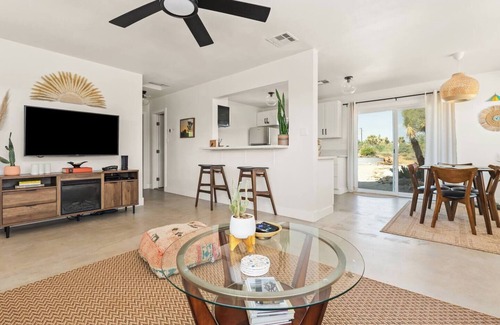Yucca Valley Casa | Casa de Los Altos: Desert Garden w/ HotTub & Pool