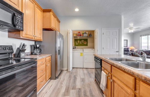 Mesquite Condominio | Casa De Lucy by Mesquite Vacation Rentals: Ground level, Community Amenities and over $500 in free daily activities!