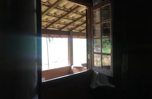 Morada Nova de Minas Chalet De Esquí | Casa de Madeira com Fogão a Lenha lagoa no fundo para 8 pessoas
