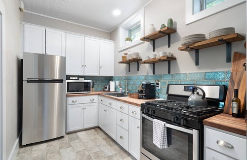 Bisbee Casa | Casa de Oro – Luxe Comfort in the Heart of Old Bisbee Private Yard & EV Charger!