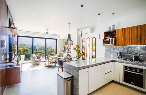 Díaz Ordaz Condominio | Casa de Palm Springs | Luxe 2BR in Versalles