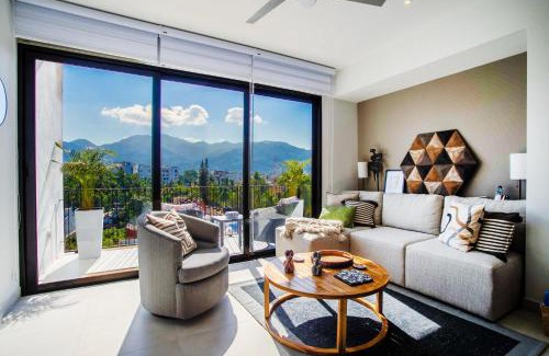 Díaz Ordaz Casa | Casa de Palm Springs, Luxe 2BR in Versalles