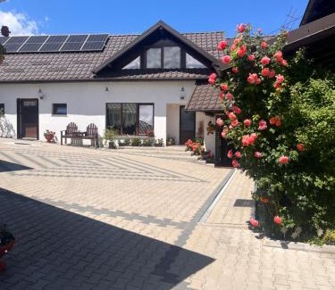 Sadova Casa | Casa de pe Deal