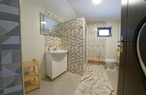 Sadova Casa | Casa de pe Deal