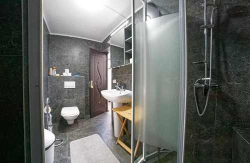 Sadova Casa | Casa de pe Deal