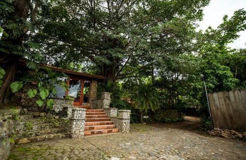 Santa Teresa Casa | Casa de Piedra Escazú